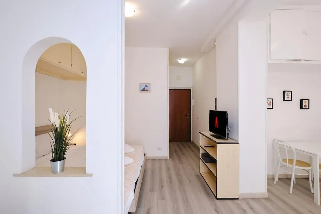 Tuscolana Blu Apartment - Grazioso Monolocale Rome